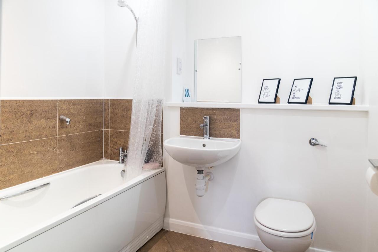 Maevela Apartments - Ultra Lavish Luxury 2 Bed Apartment City Centre - With Balcony - Free Secure Parking - Ps4 & Smart Tv'S Birmingham Buitenkant foto