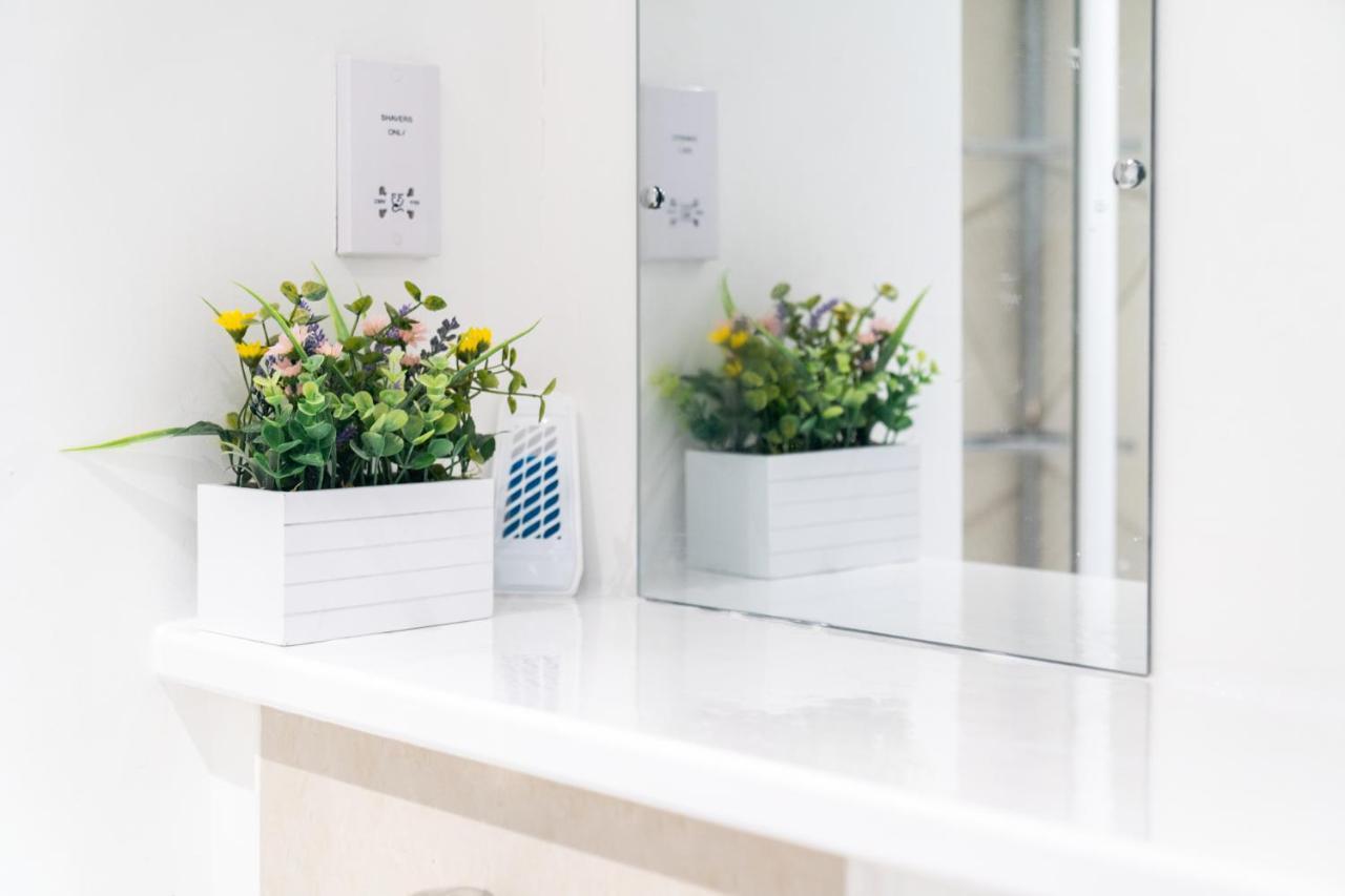 Maevela Apartments - Ultra Lavish Luxury 2 Bed Apartment City Centre - With Balcony - Free Secure Parking - Ps4 & Smart Tv'S Birmingham Buitenkant foto