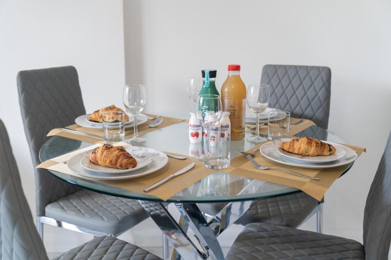 Maevela Apartments - Ultra Lavish Luxury 2 Bed Apartment City Centre - With Balcony - Free Secure Parking - Ps4 & Smart Tv'S Birmingham Buitenkant foto